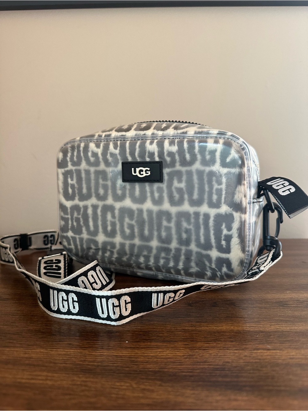 UGG Janey II Clear Shoulder Bag / Belt Bag